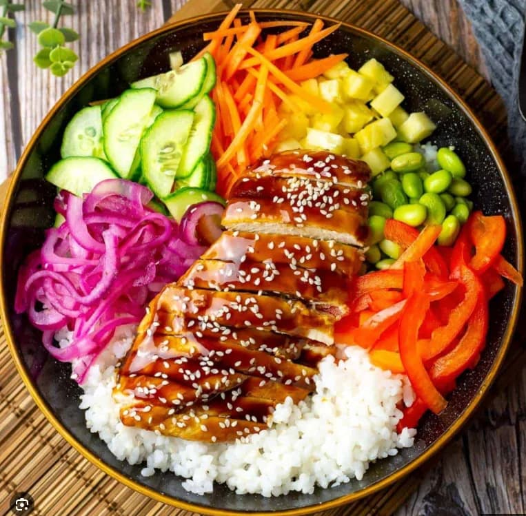 Poke bowl con pollo