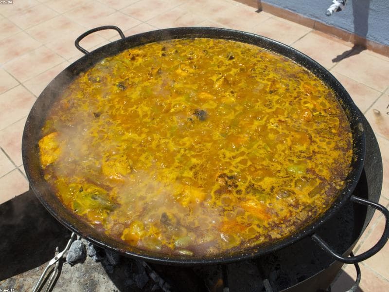 Paella valenciana tradicional