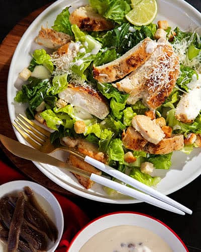 Ensalada César con pollo